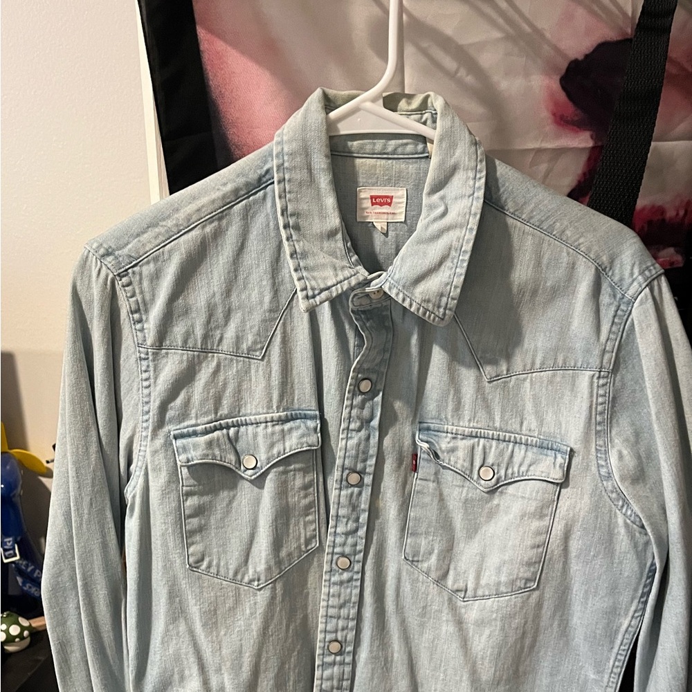Levi’s lightweight denim jacket